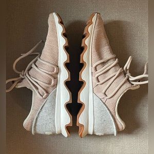 Sorel Kinetic Sneakers 9.5